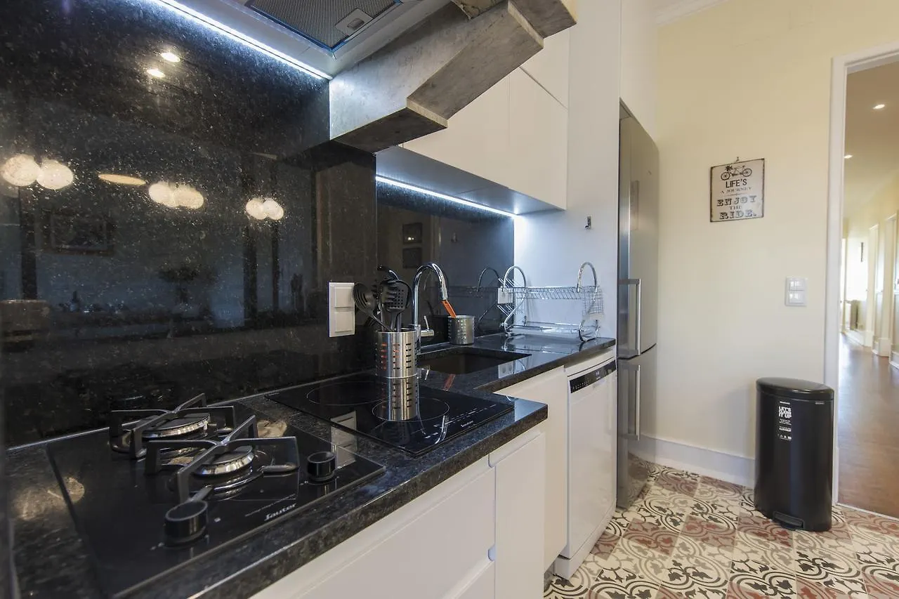 Апартаменты Spacious 4Bdr River View Лиссабон