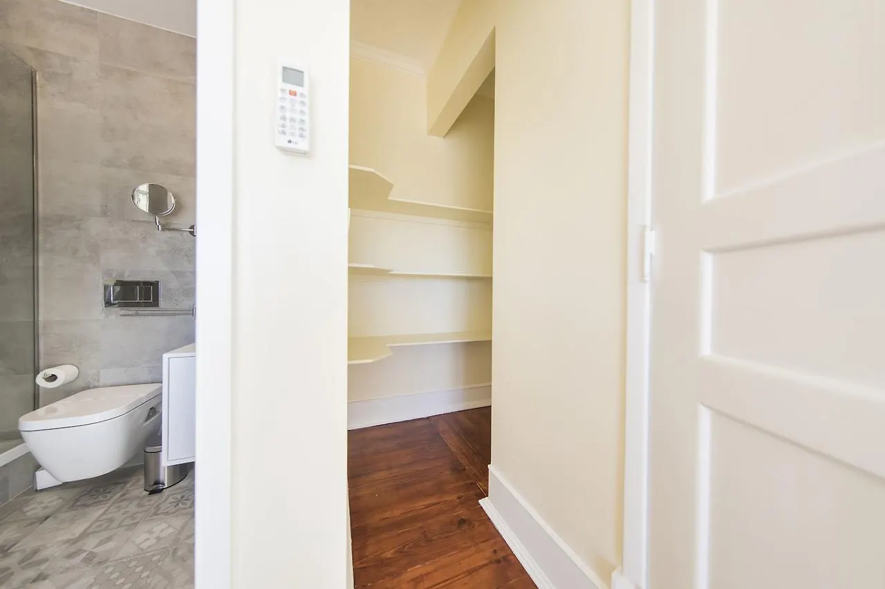 Spacious 4Bdr River View Apartment Lisbon Portugal