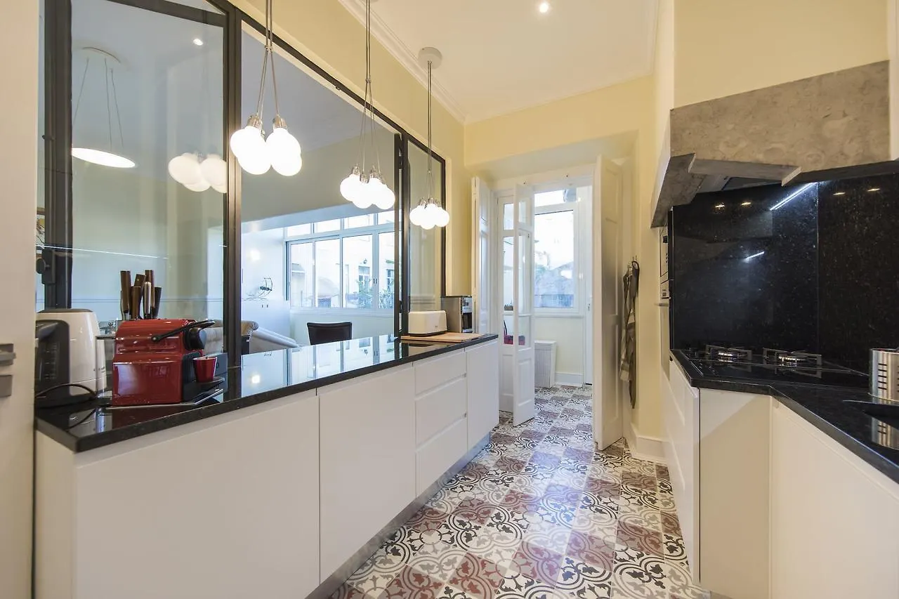 Spacious 4Bdr River View Apartment Lisbon 0*,