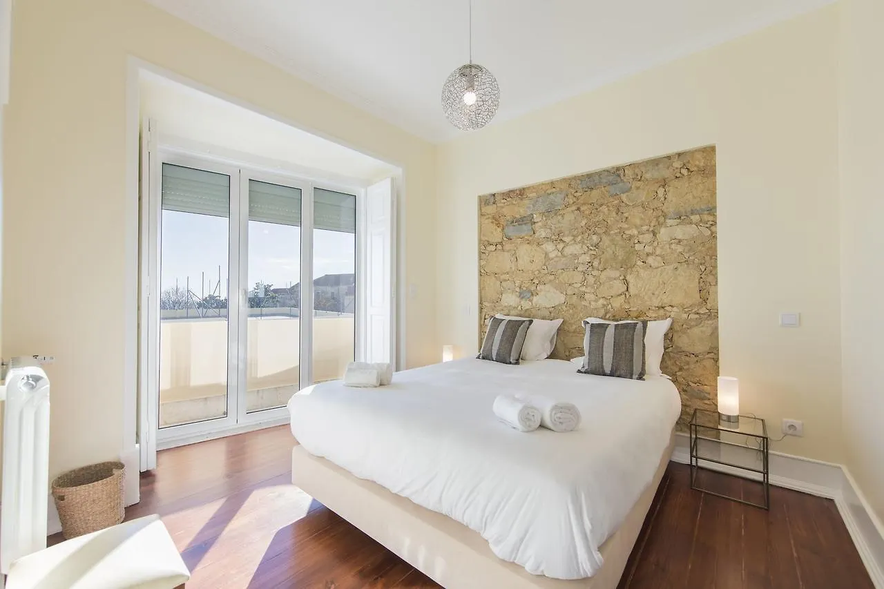 Spacious 4Bdr River View location
